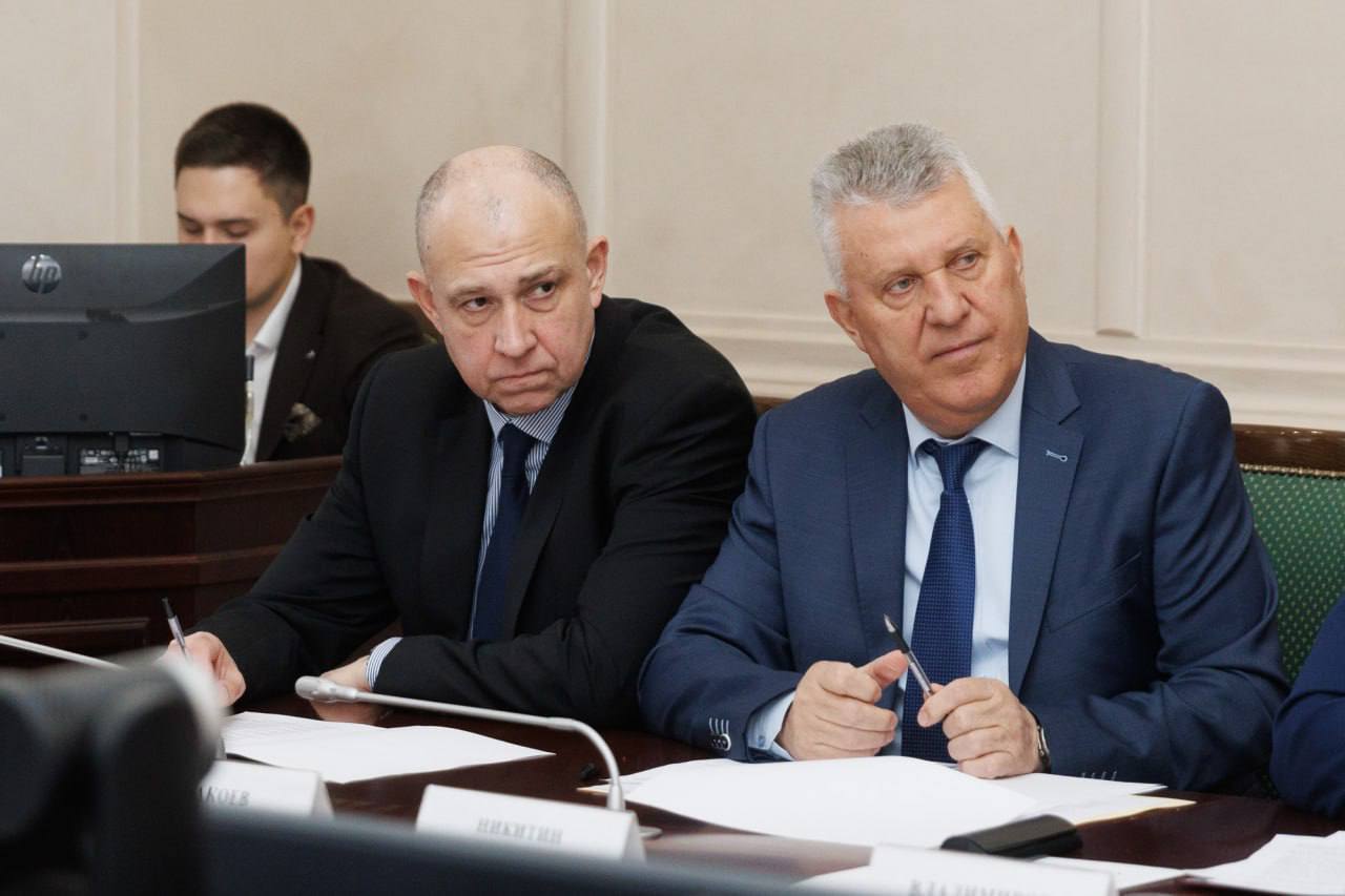 На совещании в Правительстве КЧР обсудили вопросы развития здравоохранения и туризма, с участием Председателя Правительства Мурата Аргунова, заместителя полпреда Президента РФ в СКФО Максима Владимирова, начальника... На совещании в Правительстве КЧР обсудили вопросы развития здравоохранения и туризма, с участием Председателя Правительства Мурата Аргунова, заместителя полпреда Президента РФ в СКФО Максима Владимирова, начальника...