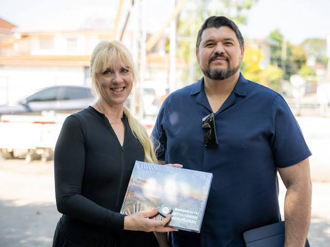 Театр танца Карачаево-Черкесии выступает в Таиланде в рамках престижного международного проекта «Русские сезоны» который проходит в эти дни в Таиланде.Делегацию возглавили министр культуры КЧР Зураб Агирбов и художественный... Театр танца Карачаево-Черкесии выступает в Таиланде в рамках престижного международного проекта «Русские сезоны» который проходит в эти дни в Таиланде.Делегацию возглавили министр культуры КЧР Зураб Агирбов и художественный...