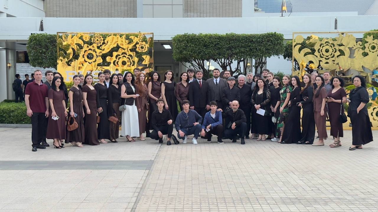 Театр танца Карачаево-Черкесии выступает в Таиланде в рамках престижного международного проекта «Русские сезоны» который проходит в эти дни в Таиланде.Делегацию возглавили министр культуры КЧР Зураб Агирбов и художественный... Театр танца Карачаево-Черкесии выступает в Таиланде в рамках престижного международного проекта «Русские сезоны» который проходит в эти дни в Таиланде.Делегацию возглавили министр культуры КЧР Зураб Агирбов и художественный...