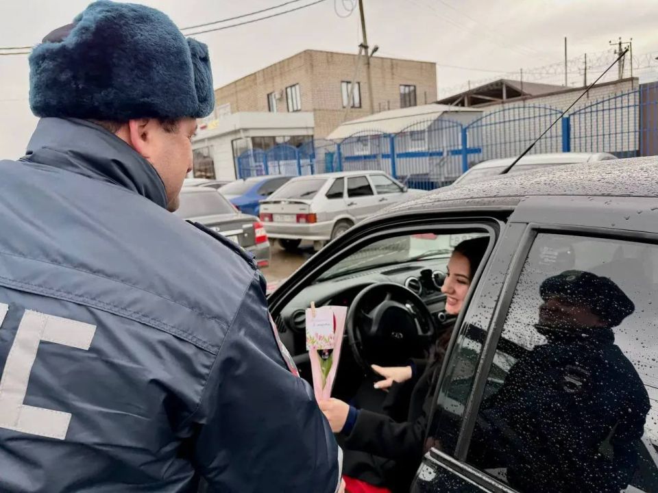 В преддверии Международного женского дня сотрудники Госавтоинспекции МО МВД России «Хабезский» поздравили представительниц прекрасного пола