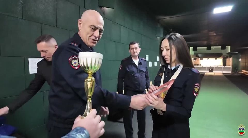 В канун Международного женского дня на базе стрелкового тира МВД по КЧР состоялись соревнования по стрельбе из табельного оружия