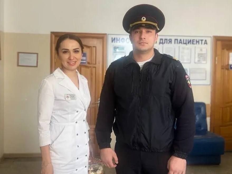 В преддверии Международного женского дня сотрудники Отдела МВД России по г. Черкесску поздравили с праздником вдов и матерей сотрудников, погибших при выполнении служебного долга