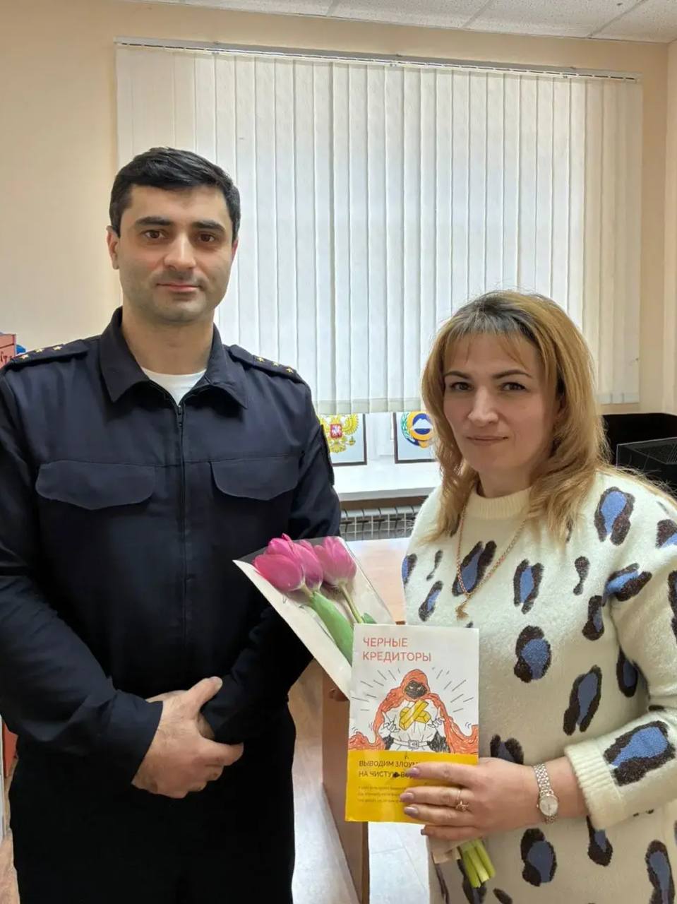 Заместитель начальника Межмуниципального отдела МВД России «Карачаевский» Науруз Боташев поздравил с Международным женским днём женщин, обратившихся за получением государственных услуг в отделение по вопросам миграции Заместитель начальника Межмуниципального отдела МВД России «Карачаевский» Науруз Боташев поздравил с Международным женским днём женщин, обратившихся за получением государственных услуг в отделение по вопросам миграции