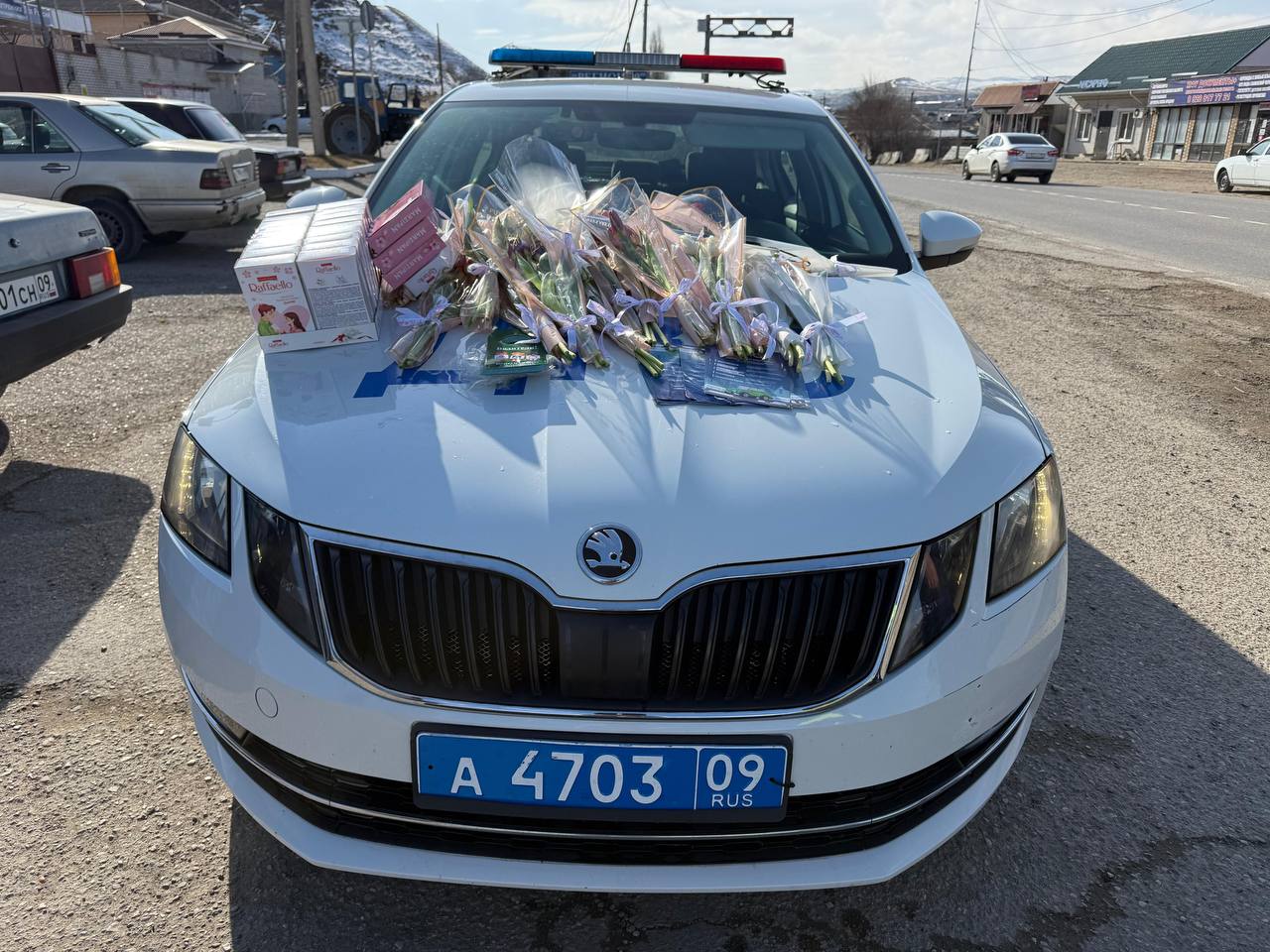 Накануне, в честь Международного женского дня сотрудники Госавтоинспекции Отдела МВД России по Усть-Джегутинскому району и Отдела МВД России по Малокарачаевскому району присоединились к традиционной акцию «Цветы для... Накануне, в честь Международного женского дня сотрудники Госавтоинспекции Отдела МВД России по Усть-Джегутинскому району и Отдела МВД России по Малокарачаевскому району присоединились к традиционной акцию «Цветы для...
