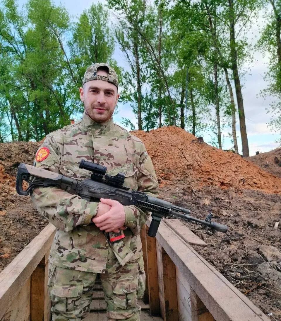 Герои – среди нас!. Как вы помните, недавно дети одной из школ Черкесска провели встречу с ветераном СВО, участником программы «Герои Карачаево-Черкесии» Беслан-Беком Теуважуковым