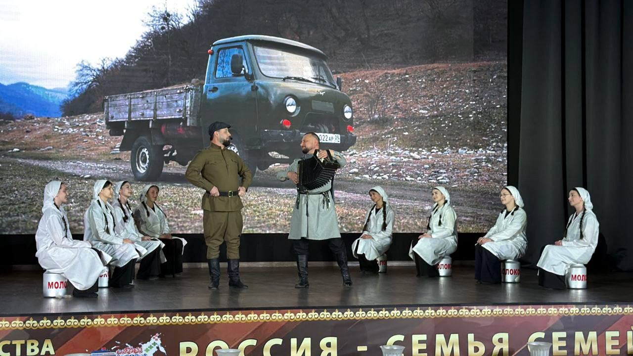 Первый заместитель председателя Народного Собрания (Парламента) КЧР Хызыр Чеккуев и председатель Комитета по здравоохранению, социальной политике и спорту НС КЧР Хасан Хубиев побывали в Карачаевске, где состоялся отчётный... Первый заместитель председателя Народного Собрания (Парламента) КЧР Хызыр Чеккуев и председатель Комитета по здравоохранению, социальной политике и спорту НС КЧР Хасан Хубиев побывали в Карачаевске, где состоялся отчётный...