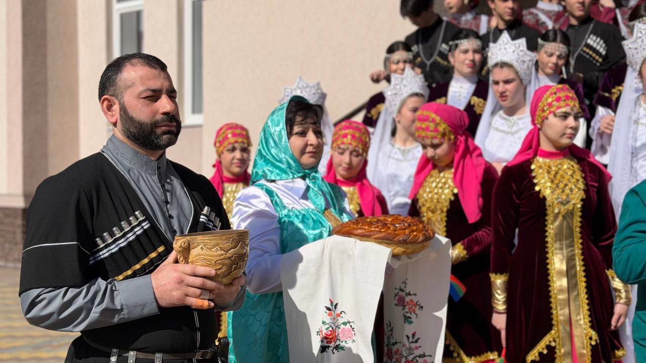 Первый заместитель председателя Народного Собрания (Парламента) КЧР Хызыр Чеккуев и председатель Комитета по здравоохранению, социальной политике и спорту НС КЧР Хасан Хубиев побывали в Карачаевске, где состоялся отчётный...