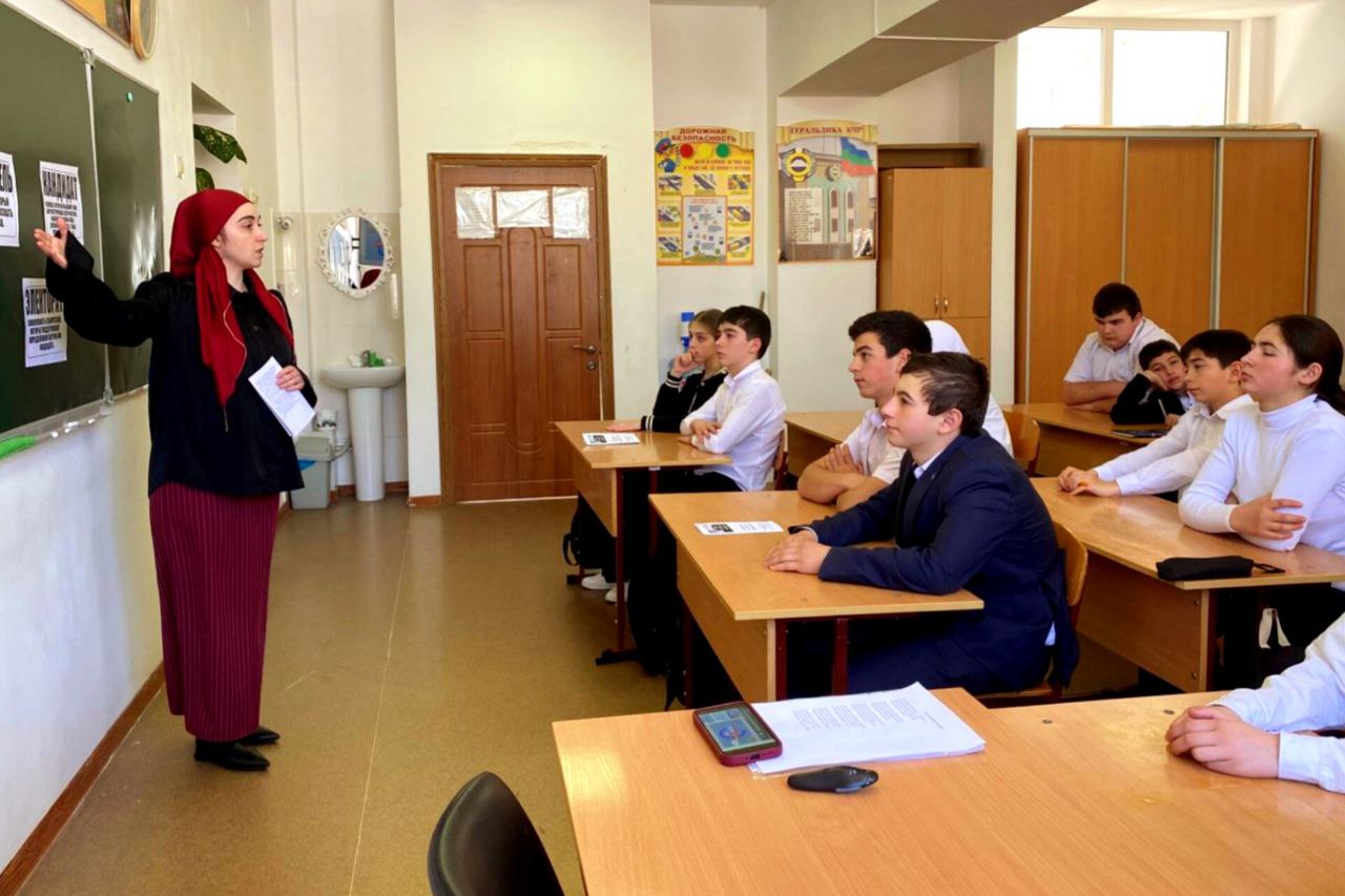 В КАРАЧАЕВСКОМ РАЙОНЕ ПРОШЕЛ КЛАССНЫЙ ЧАС СО ШКОЛЬНИКАМИ, ПОСВЯЩЁННЫЙ ДНЮ МОЛОДОГО ИЗБИРАТЕЛЯ В КАРАЧАЕВСКОМ РАЙОНЕ ПРОШЕЛ КЛАССНЫЙ ЧАС СО ШКОЛЬНИКАМИ, ПОСВЯЩЁННЫЙ ДНЮ МОЛОДОГО ИЗБИРАТЕЛЯ