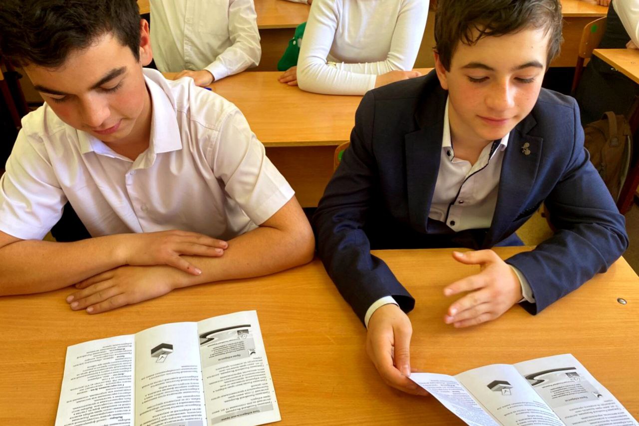 В КАРАЧАЕВСКОМ РАЙОНЕ ПРОШЕЛ КЛАССНЫЙ ЧАС СО ШКОЛЬНИКАМИ, ПОСВЯЩЁННЫЙ ДНЮ МОЛОДОГО ИЗБИРАТЕЛЯ В КАРАЧАЕВСКОМ РАЙОНЕ ПРОШЕЛ КЛАССНЫЙ ЧАС СО ШКОЛЬНИКАМИ, ПОСВЯЩЁННЫЙ ДНЮ МОЛОДОГО ИЗБИРАТЕЛЯ