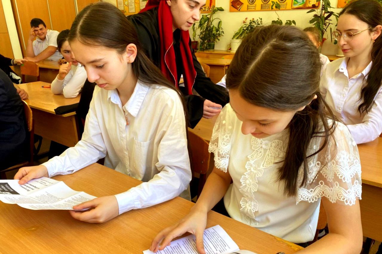 В КАРАЧАЕВСКОМ РАЙОНЕ ПРОШЕЛ КЛАССНЫЙ ЧАС СО ШКОЛЬНИКАМИ, ПОСВЯЩЁННЫЙ ДНЮ МОЛОДОГО ИЗБИРАТЕЛЯ В КАРАЧАЕВСКОМ РАЙОНЕ ПРОШЕЛ КЛАССНЫЙ ЧАС СО ШКОЛЬНИКАМИ, ПОСВЯЩЁННЫЙ ДНЮ МОЛОДОГО ИЗБИРАТЕЛЯ