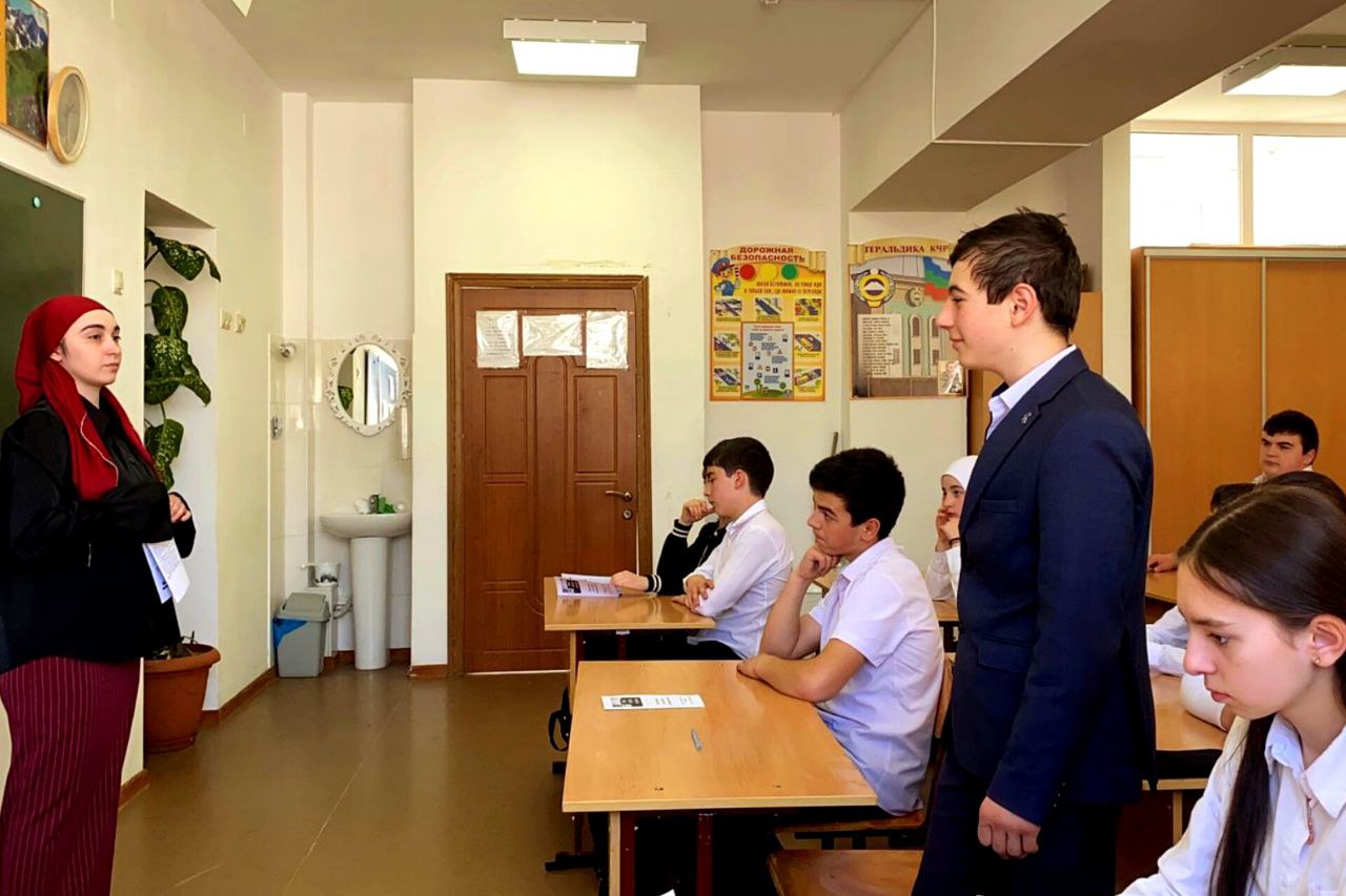 В КАРАЧАЕВСКОМ РАЙОНЕ ПРОШЕЛ КЛАССНЫЙ ЧАС СО ШКОЛЬНИКАМИ, ПОСВЯЩЁННЫЙ ДНЮ МОЛОДОГО ИЗБИРАТЕЛЯ В КАРАЧАЕВСКОМ РАЙОНЕ ПРОШЕЛ КЛАССНЫЙ ЧАС СО ШКОЛЬНИКАМИ, ПОСВЯЩЁННЫЙ ДНЮ МОЛОДОГО ИЗБИРАТЕЛЯ