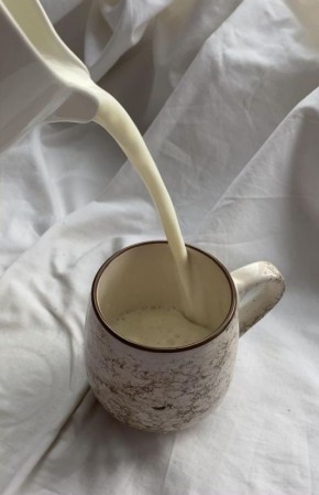 Легкий вечер: почему кефир и йогурт — идеальный выбор для ужина