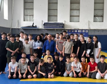 За прошедшую неделю с целью профилактики проявлений экстремизма и неонацизма в молодежной среде, противодействия радикализации и негативным процессам в спортивной среде сотрудник ЦПЭ Амина Хакунова совместно с представителем...