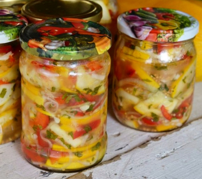 Кабачковый салат с грибами: простое и аппетитное блюдо