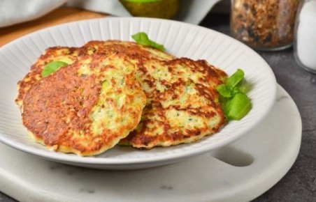 Нежные оладьи из индейки и кабачков: простой и вкусный ужин за 30 минут