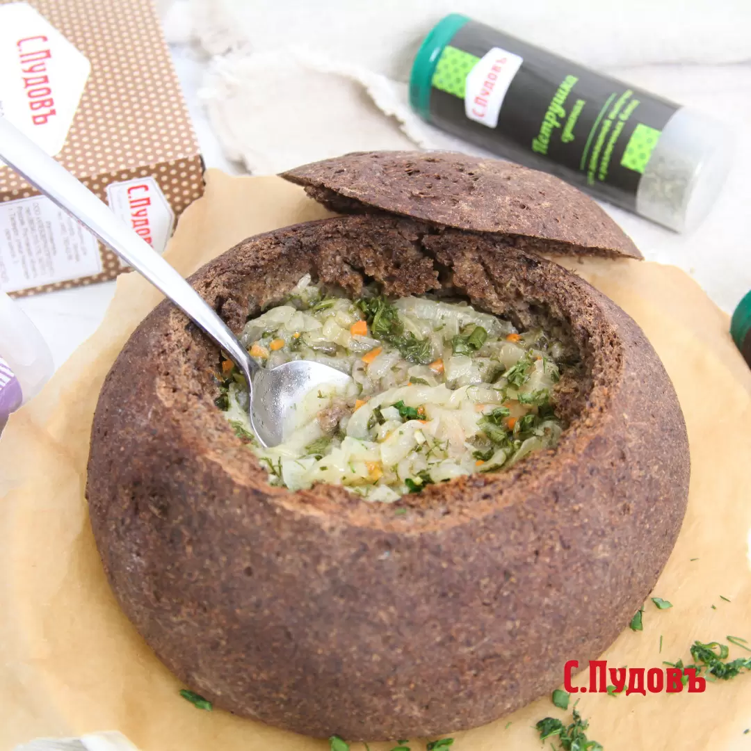 Луковый суп в хлебе как спокойная находка для домашнего меню