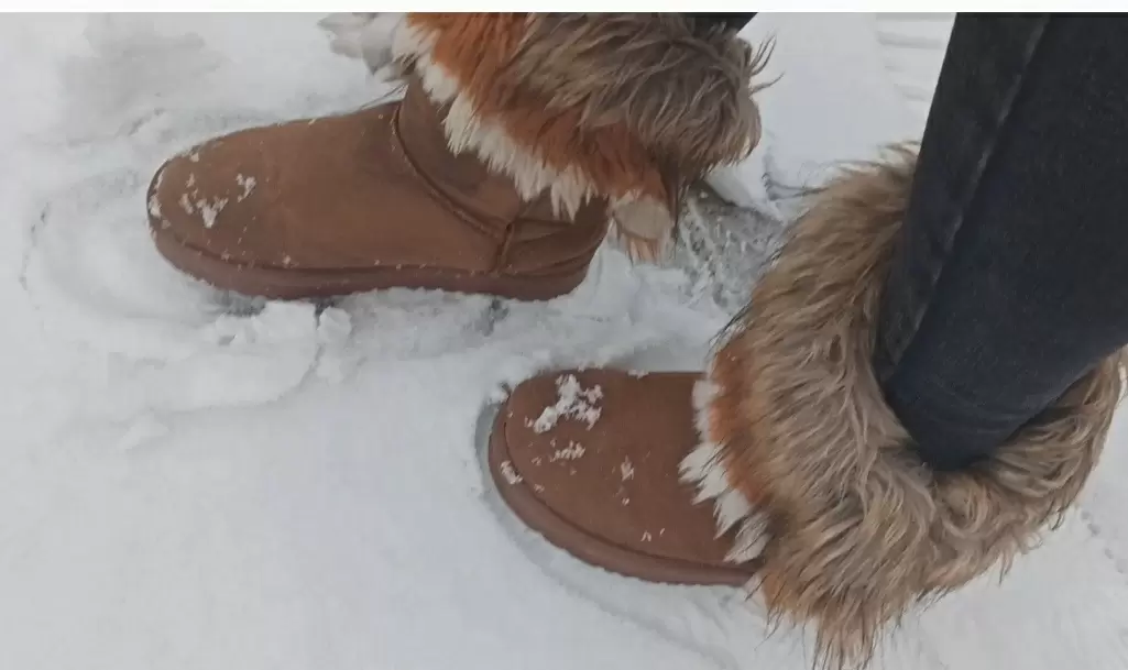 Как сделать обувь устойчивой на скользком льду: три проверенных совета