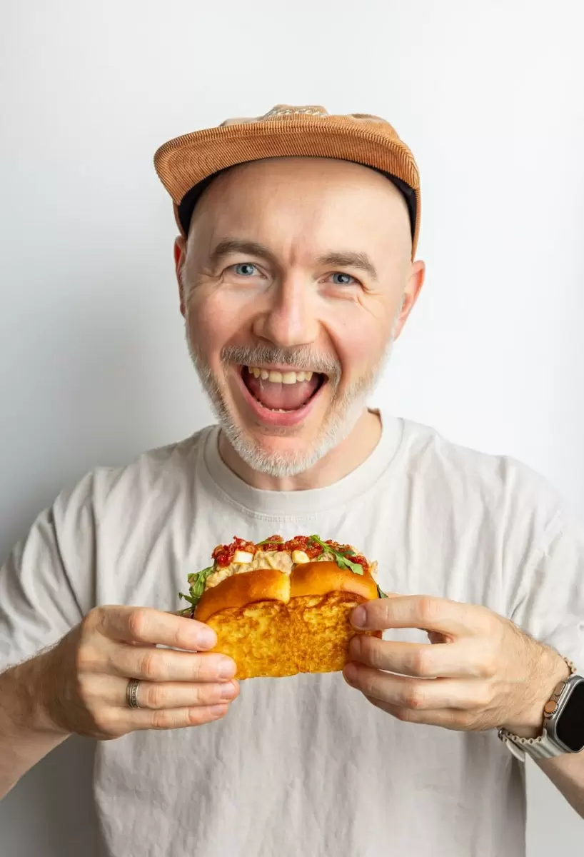 Две возвращенные истории о простоте вкуса и знакомых лицах на городских гастрономических улицах