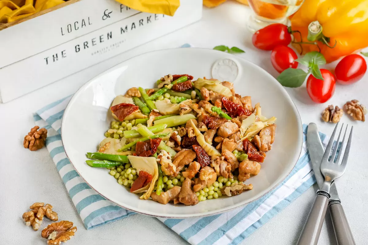 Новый взгляд на израильскую кухню: курица с птитимом и спаржей