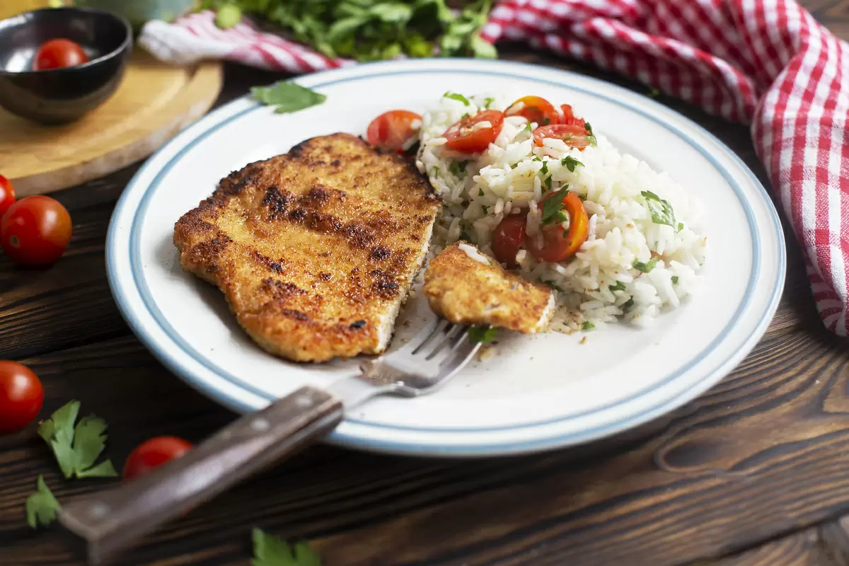 Необычная история шницеля из индейки с рассыпчатым рисом