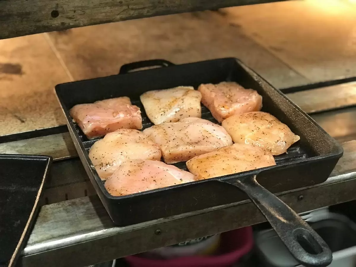 Гриль-сковорода против традиционной: в чём секрет разного вкуса мяса?