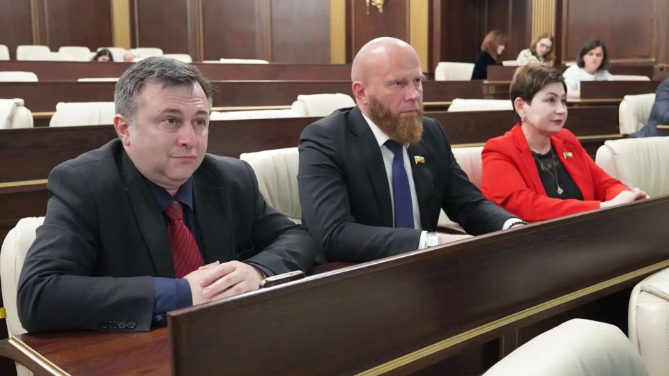 Депутаты Народного собрания КЧР рассмотрели законопроект о выплатах многодетным семьям Депутаты Народного собрания КЧР рассмотрели законопроект о выплатах многодетным семьям