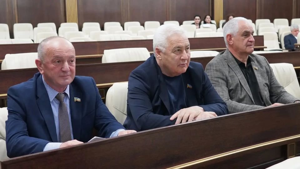 Депутаты Народного собрания КЧР рассмотрели законопроект о выплатах многодетным семьям Депутаты Народного собрания КЧР рассмотрели законопроект о выплатах многодетным семьям