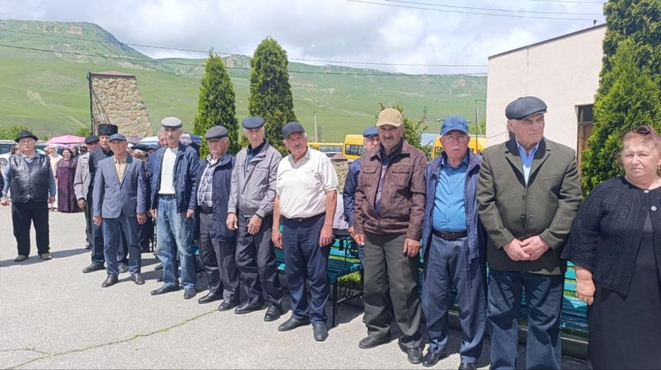 В эти минуты в ауле Али-Бердуковском, у подножия монумента Жертвам Кавказской войны, проходит традиционный траурный митинг, посвященный 162-й годовщине окончания этого трагического события В эти минуты в ауле Али-Бердуковском, у подножия монумента Жертвам Кавказской войны, проходит традиционный траурный митинг, посвященный 162-й годовщине окончания этого трагического события