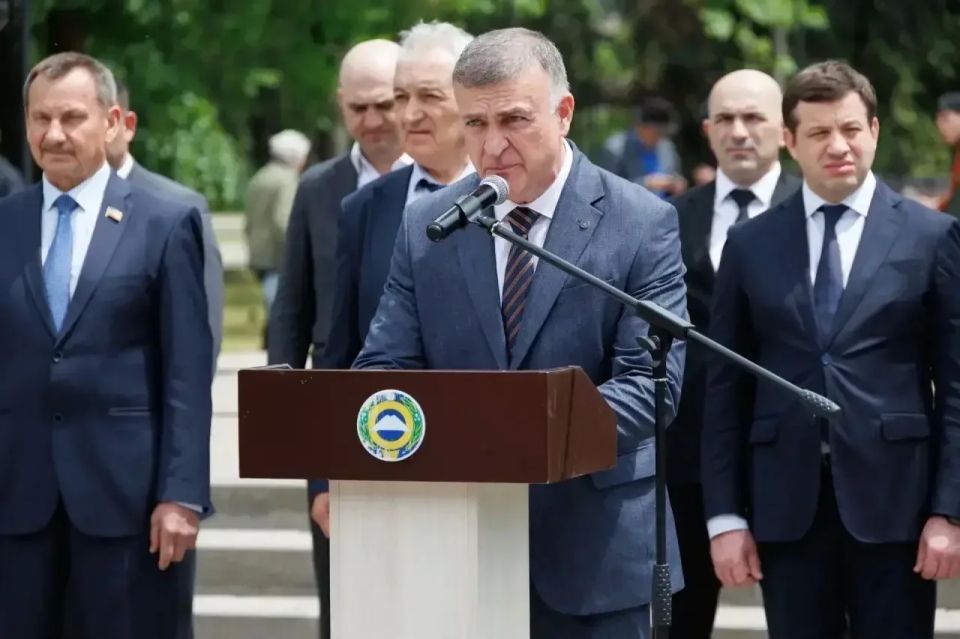 В Карачаево-Черкесии сегодня проходят памятные мероприятия, приуроченные к 162-й годовщине окончания Кавказской войны В Карачаево-Черкесии сегодня проходят памятные мероприятия, приуроченные к 162-й годовщине окончания Кавказской войны
