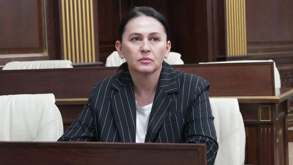 Депутаты Народного собрания КЧР рассмотрели законопроект о выплатах многодетным семьям Депутаты Народного собрания КЧР рассмотрели законопроект о выплатах многодетным семьям