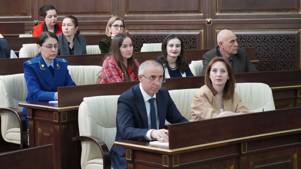 Депутаты Народного собрания КЧР рассмотрели законопроект о выплатах многодетным семьям Депутаты Народного собрания КЧР рассмотрели законопроект о выплатах многодетным семьям