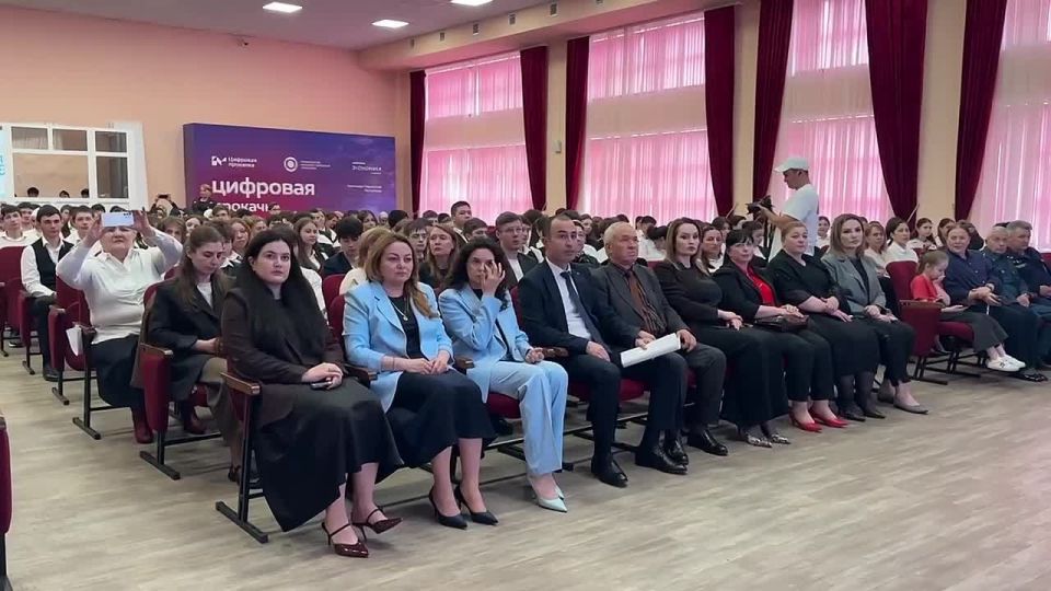 В КЧР вручили свидетельств участникам проекта «Первая профессия»