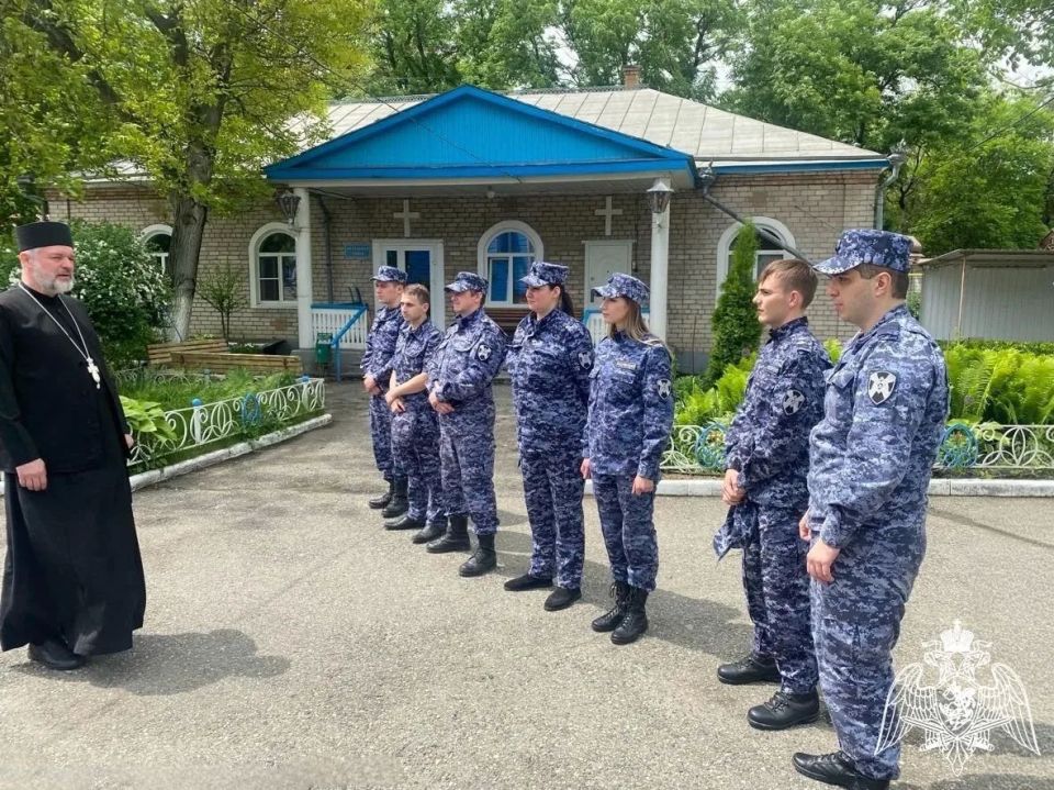 Росгвардейцы в Карачаево-Черкесии приняли участие в богослужении Росгвардейцы в Карачаево-Черкесии приняли участие в богослужении