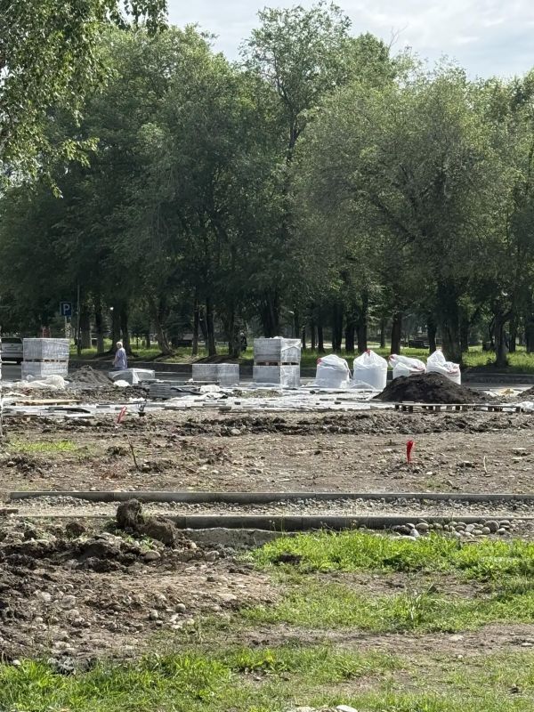 В Черкесске полным ходом ведутся работы по преображению прилегающей территории к городскому Дворцу культуры В Черкесске полным ходом ведутся работы по преображению прилегающей территории к городскому Дворцу культуры