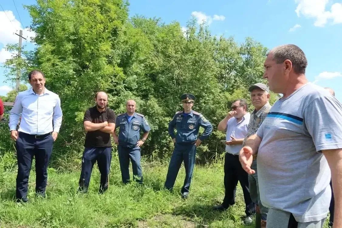 По поручению Главы Карачаево-Черкесии Рашида Темрезова члены Правительства республики выехали в населенные пункты, пострадавшие от сильных ливней По поручению Главы Карачаево-Черкесии Рашида Темрезова члены Правительства республики выехали в населенные пункты, пострадавшие от сильных ливней