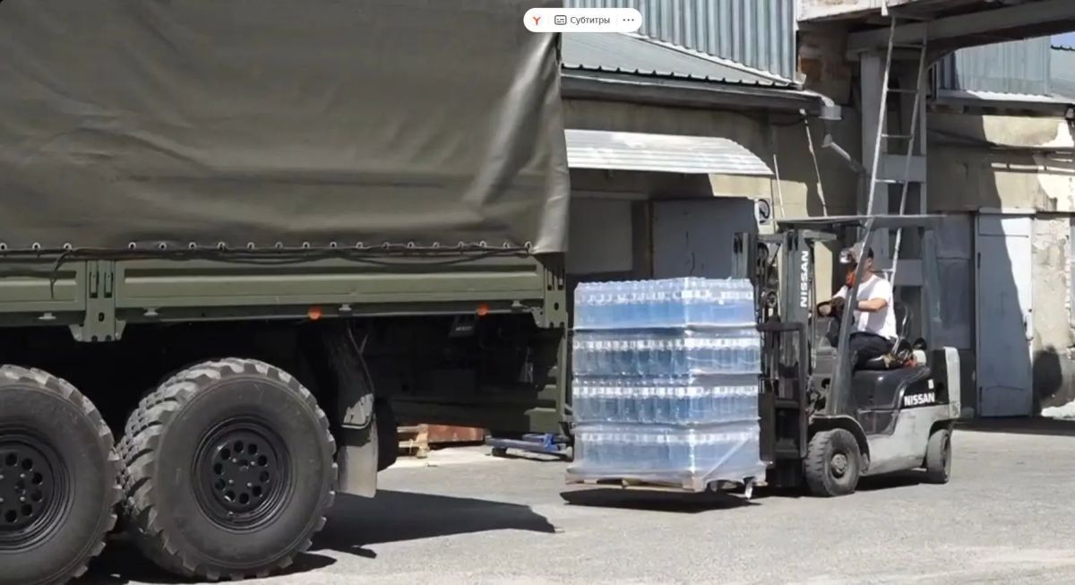 Карачаево-Черкесия направила очередную гуманитарную помощь в зону проведения специальной военной операции в виде 16 тонн бутилированной питьевой воды Карачаево-Черкесия направила очередную гуманитарную помощь в зону проведения специальной военной операции в виде 16 тонн бутилированной питьевой воды