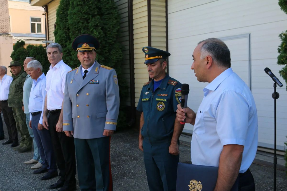 Состоялась церемония прощания Александра Голоколенко со Знаменем Главного управления МЧС России по Карачаево-Черкесской Республике Состоялась церемония прощания Александра Голоколенко со Знаменем Главного управления МЧС России по Карачаево-Черкесской Республике