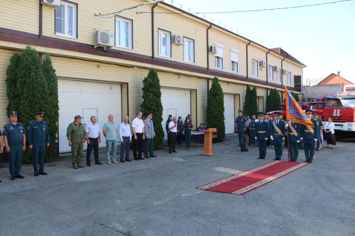 Состоялась церемония прощания Александра Голоколенко со Знаменем Главного управления МЧС России по Карачаево-Черкесской Республике Состоялась церемония прощания Александра Голоколенко со Знаменем Главного управления МЧС России по Карачаево-Черкесской Республике