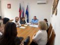 Вопросы готовности школ к новому учебному году обсуждены на организованном Адыге-Хабльской межрайонной прокуратурой совещании