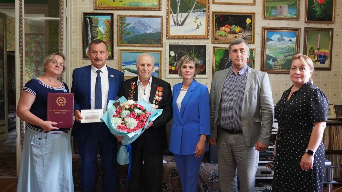 Сегодня председатель Комитета по экономической политике, предпринимательству, цифровому развитию и туризму НС КЧР Алексей Ганшин выполнил приятную миссию Сегодня председатель Комитета по экономической политике, предпринимательству, цифровому развитию и туризму НС КЧР Алексей Ганшин выполнил приятную миссию