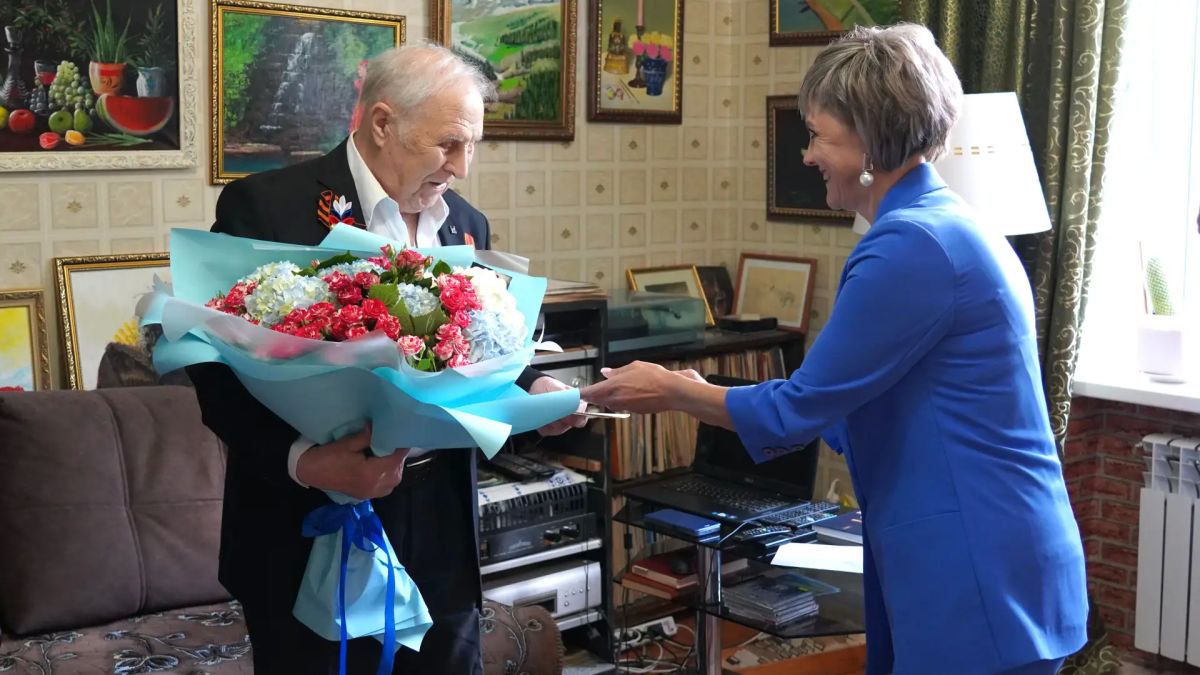 Сегодня председатель Комитета по экономической политике, предпринимательству, цифровому развитию и туризму НС КЧР Алексей Ганшин выполнил приятную миссию Сегодня председатель Комитета по экономической политике, предпринимательству, цифровому развитию и туризму НС КЧР Алексей Ганшин выполнил приятную миссию