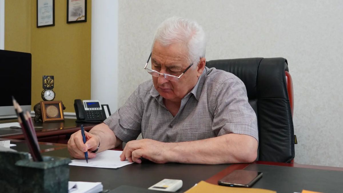 Депутаты присоединились к акции «Международный тотальный диктант на родных языках» Депутаты присоединились к акции «Международный тотальный диктант на родных языках»