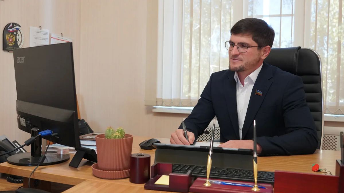 Депутаты присоединились к акции «Международный тотальный диктант на родных языках» Депутаты присоединились к акции «Международный тотальный диктант на родных языках»