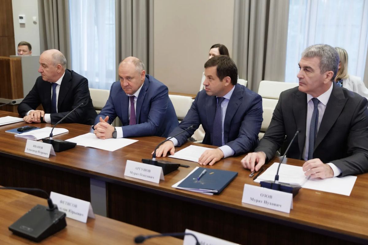 Рашид Темрезов: Под председательством полномочного представителя Президента России в СКФО Юрия Яковлевича Чайки сегодня состоялось совещание по социально-экономическому развитию Карачаево-Черкесии Рашид Темрезов: Под председательством полномочного представителя Президента России в СКФО Юрия Яковлевича Чайки сегодня состоялось совещание по социально-экономическому развитию Карачаево-Черкесии