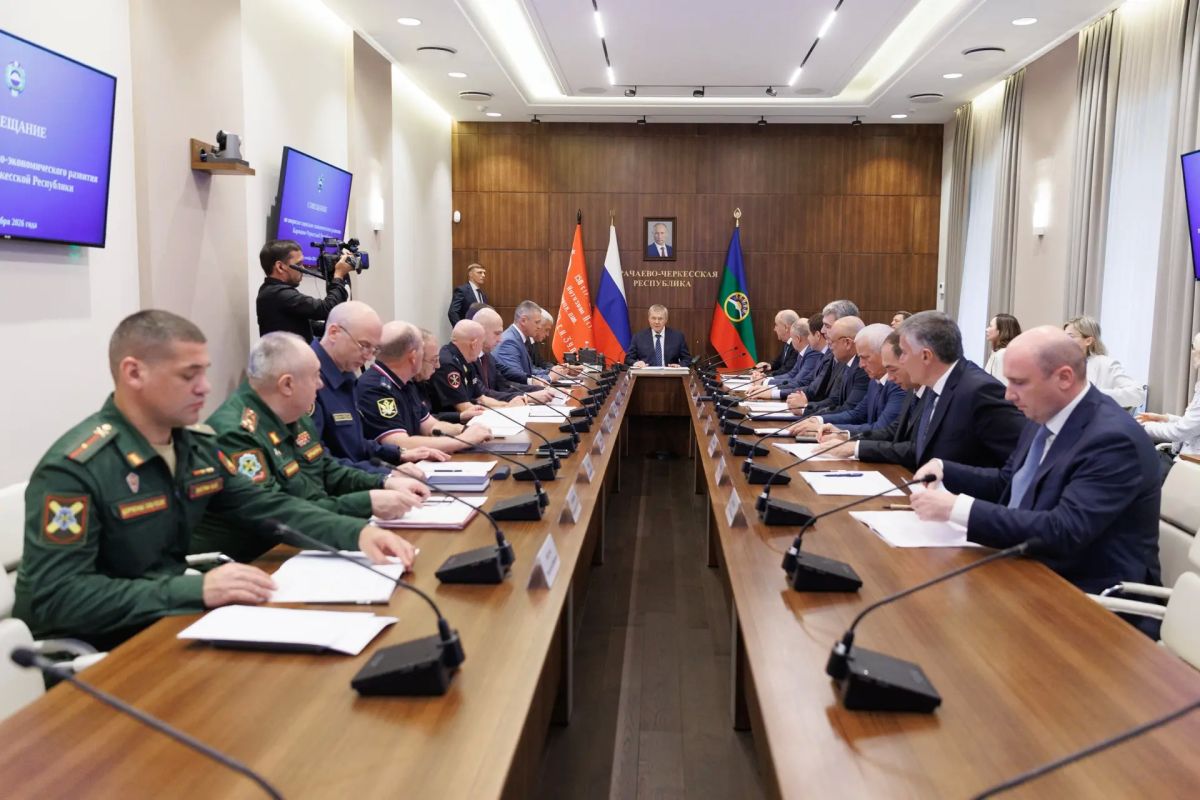 Рашид Темрезов: Под председательством полномочного представителя Президента России в СКФО Юрия Яковлевича Чайки сегодня состоялось совещание по социально-экономическому развитию Карачаево-Черкесии Рашид Темрезов: Под председательством полномочного представителя Президента России в СКФО Юрия Яковлевича Чайки сегодня состоялось совещание по социально-экономическому развитию Карачаево-Черкесии