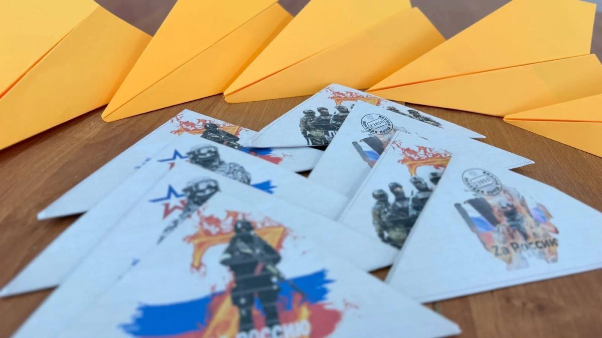 Школьники из Усть-Джегуты написали письма военнослужащим в зону специальной военной операции