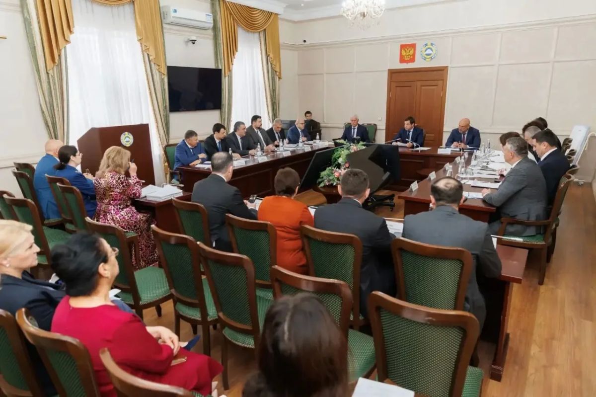 Премьер-министр КЧР Мурат Аргунов провел заседание Правительства Карачаево-Черкесии - рассмотрено более 10 вопросов Премьер-министр КЧР Мурат Аргунов провел заседание Правительства Карачаево-Черкесии - рассмотрено более 10 вопросов