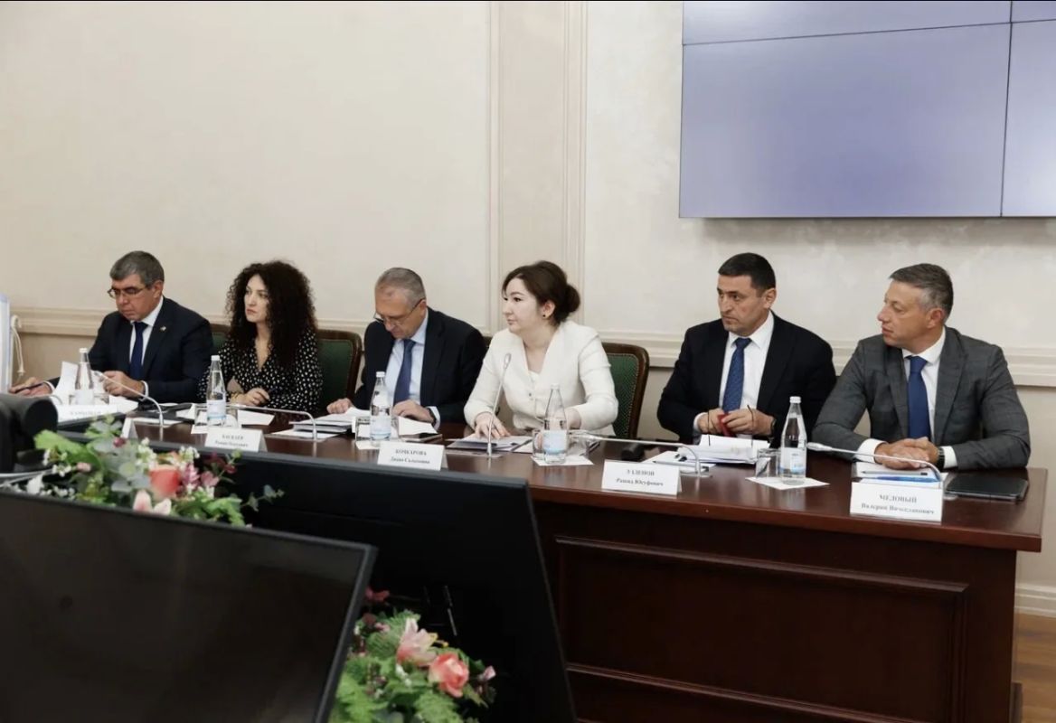 Премьер-министр КЧР Мурат Аргунов провел заседание Правительства Карачаево-Черкесии - рассмотрено более 10 вопросов Премьер-министр КЧР Мурат Аргунов провел заседание Правительства Карачаево-Черкесии - рассмотрено более 10 вопросов
