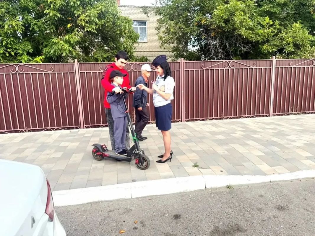 В целях профилактики детского дорожно-транспортного травматизма сотрудники Госавтоинспекции Отдела МВД России по г. Черкесску провели профилактическую акцию «Примерный пешеход!» В целях профилактики детского дорожно-транспортного травматизма сотрудники Госавтоинспекции Отдела МВД России по г. Черкесску провели профилактическую акцию «Примерный пешеход!»