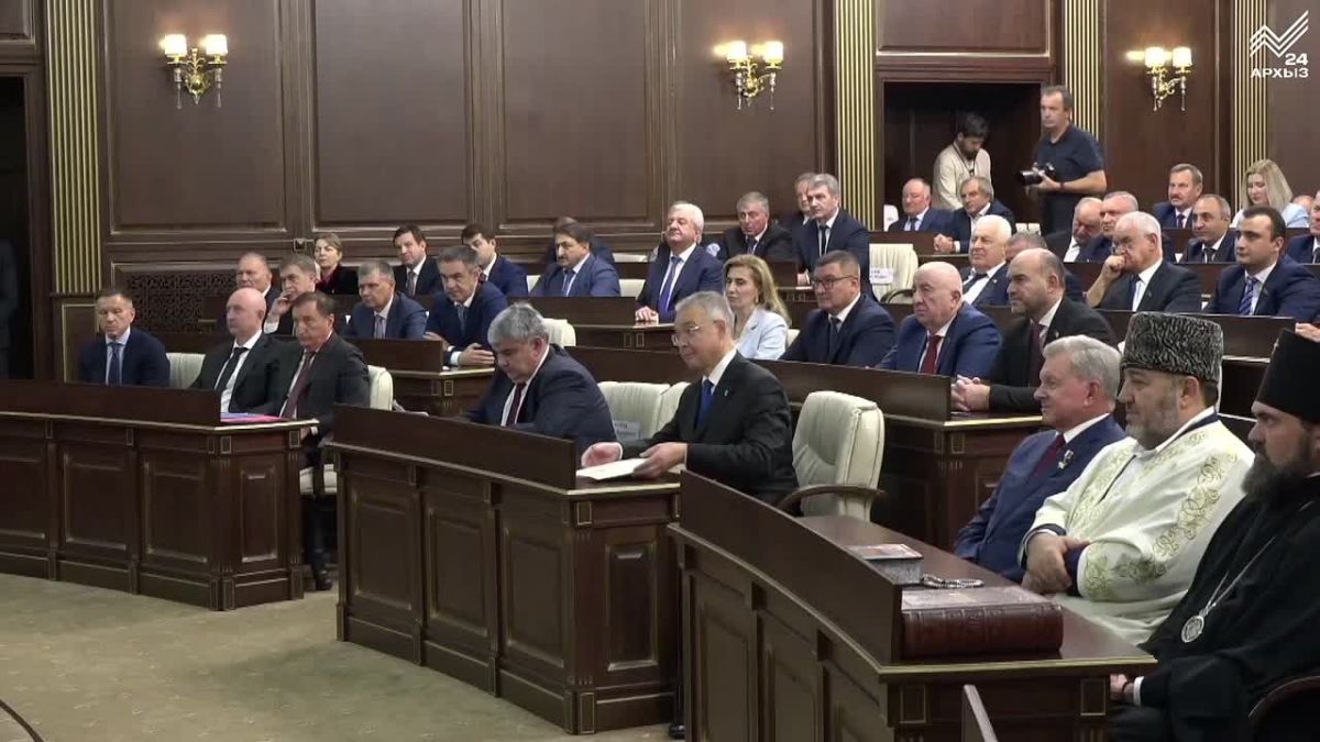«Это лучшая оценка вашей деятельности на высоком государственном посту», — так Глава Республики Адыгея Мурат Кумпилов прокомментировал единогласное избрание Рашида Темрезова на должность руководителя региона депутатами...